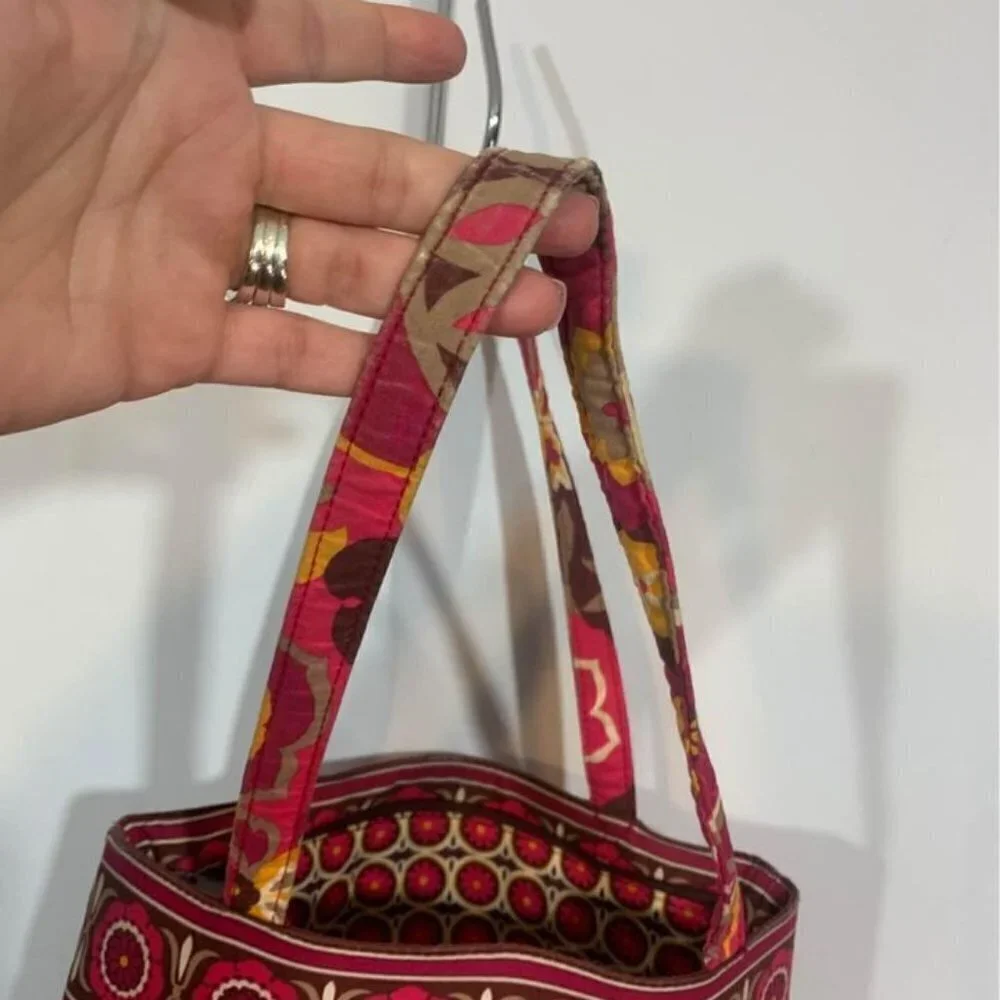 VERA BRADLEY purse. Multi colour. Good condition. 7 compartments. Full zip closu - Picture 7 of 10